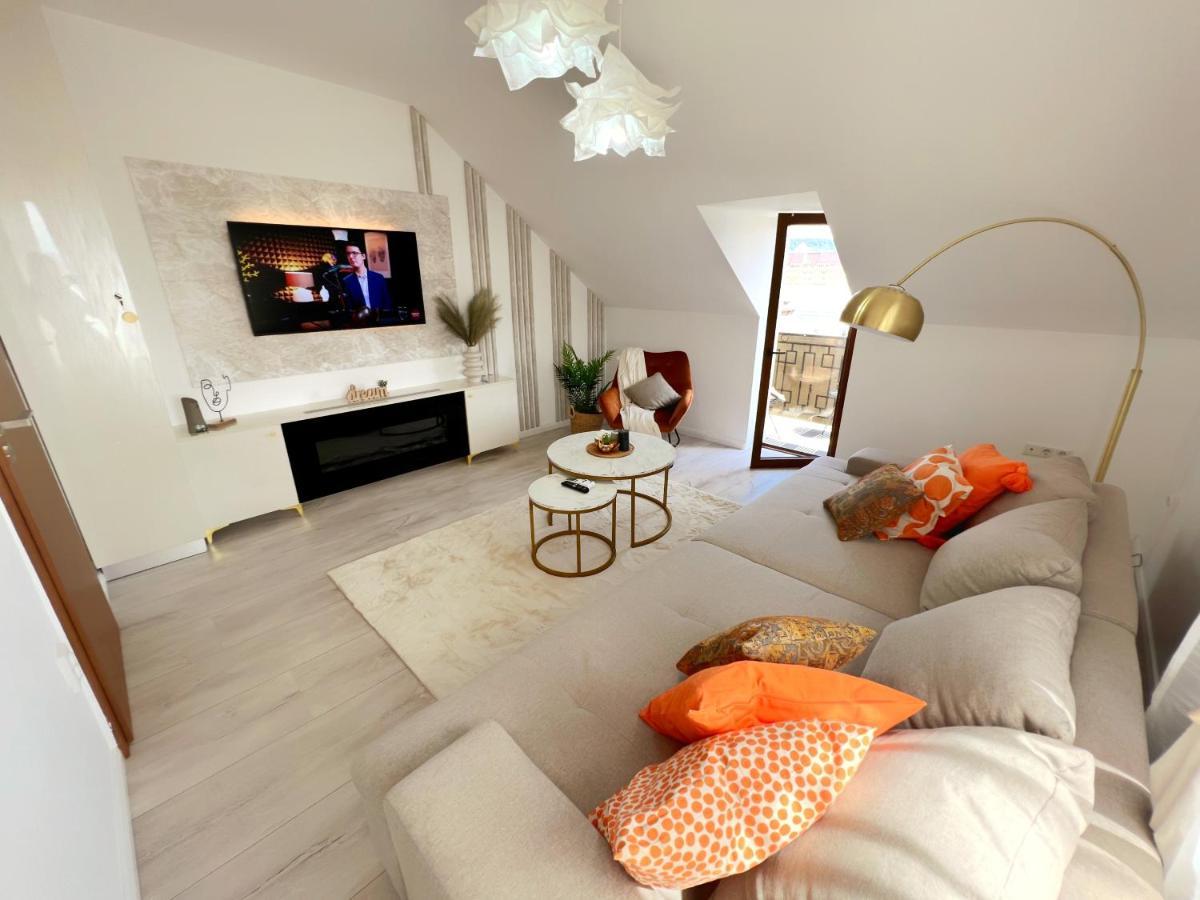 Studio Poienii - A Cozy Stay 5 Min Away From The Center Bistrita  Bagian luar foto