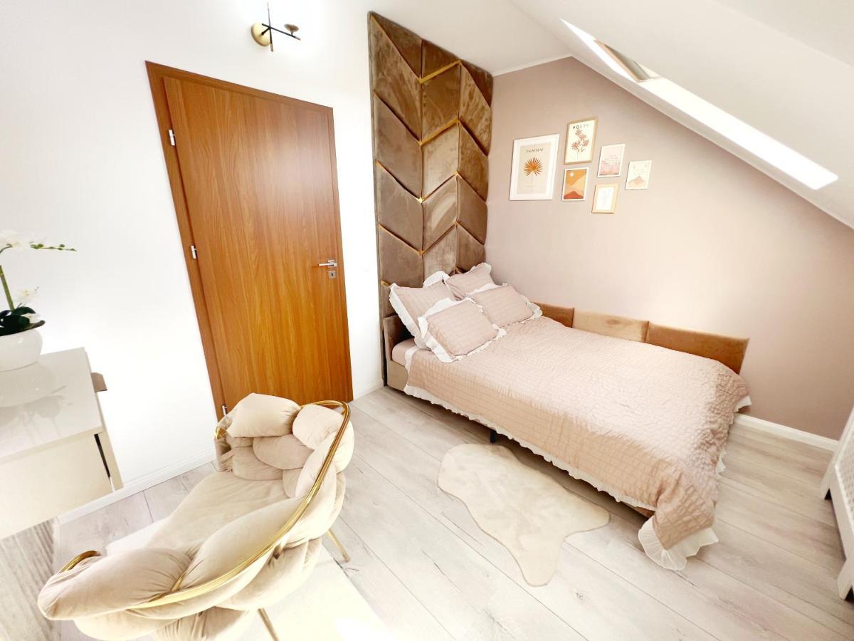 Studio Poienii - A Cozy Stay 5 Min Away From The Center Bistrita  Bagian luar foto