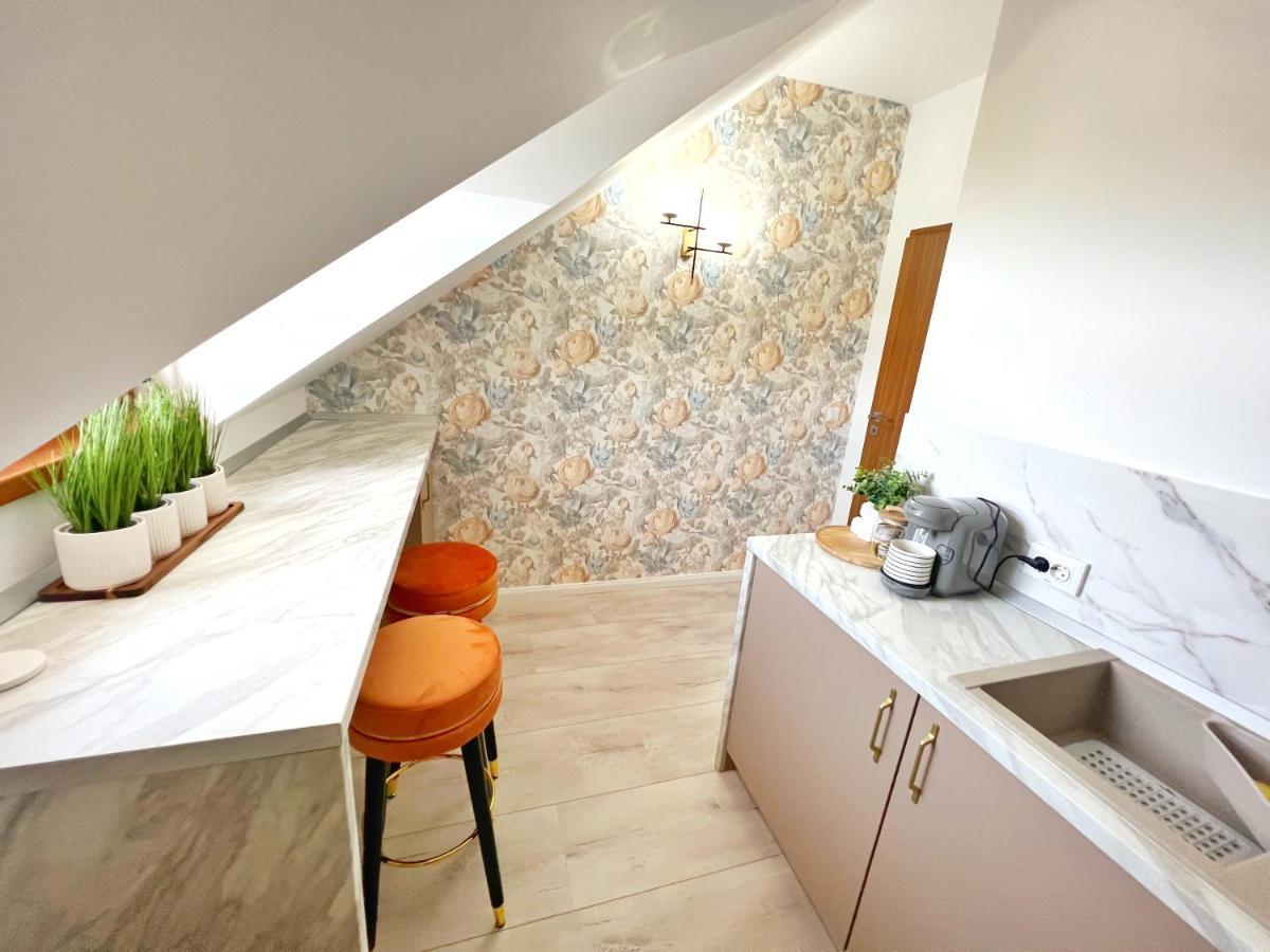 Studio Poienii - A Cozy Stay 5 Min Away From The Center Bistrita  Bagian luar foto